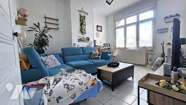 Maison T5 avec cour, garage et sous-sol à CHAUNY (02) Centre-Ville