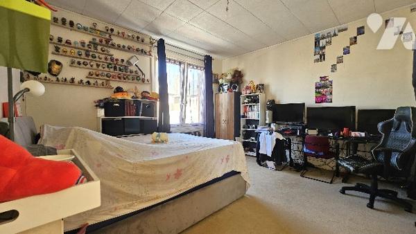 Maison T5 avec cour, garage et sous-sol à CHAUNY (02) Centre-Ville