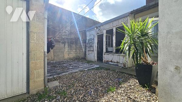 Maison T5 avec cour, garage et sous-sol à CHAUNY (02) Centre-Ville