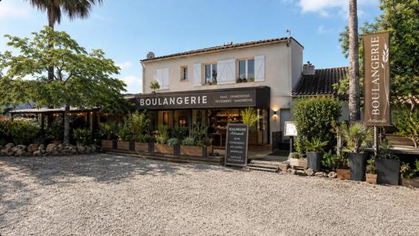 Droit au bail, axe passant St Tropez - 19 000 €/an
