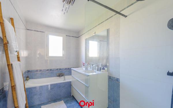 Maison à vendre    5 pièces •  Saint-Vivien