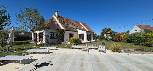 Maison traditionnelle 7 pièces avec piscine à vendre à Azay-sur-Cher