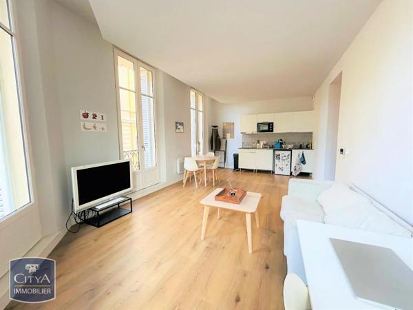 Appartement à louer 2 pièces 50.16m² Toulon (83000)