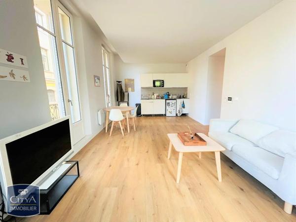 Appartement à louer 2 pièces 50.16m² Toulon (83000)