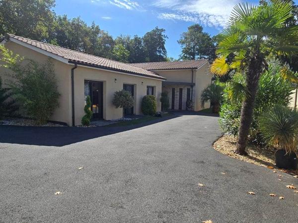 Maison à vendre |  Le Pian-Médoc |  8 pièces | 192 m²