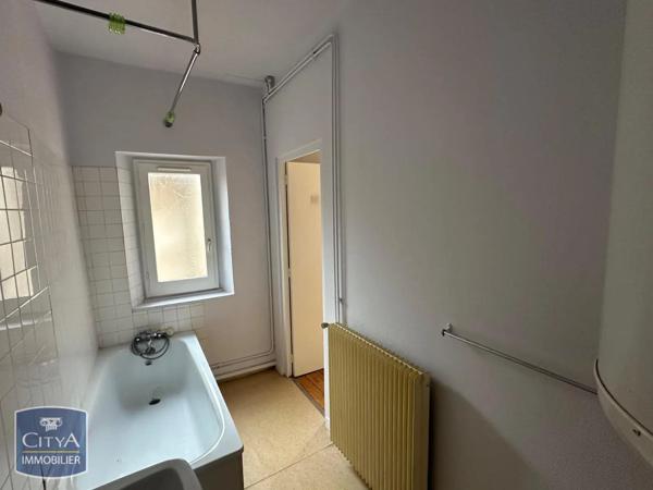 Appartement à louer 3 pièces 72.12m² Bourg-en-Bresse (01000)