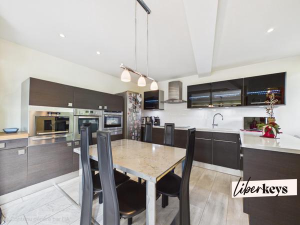 ORANGERIE – Appartement de prestige - 6 pièces - 181 m² avec terrasse de 130 m², garage et cave
