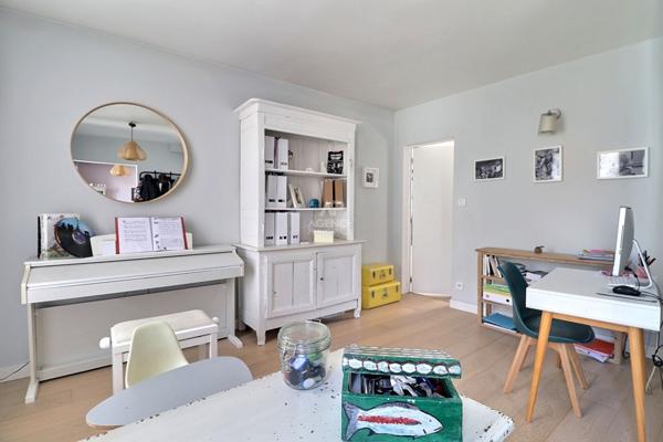 Versailles Montreuil Appartement duplex 6 pièces 136 m² au sol dernier étage €629 000 ** - Référence 27543