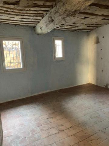 MAISON DE VILLE CALME ET A PROXIMITE DE TOUTES COMMODITES