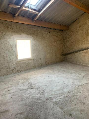 MAISON DE VILLE CALME ET A PROXIMITE DE TOUTES COMMODITES