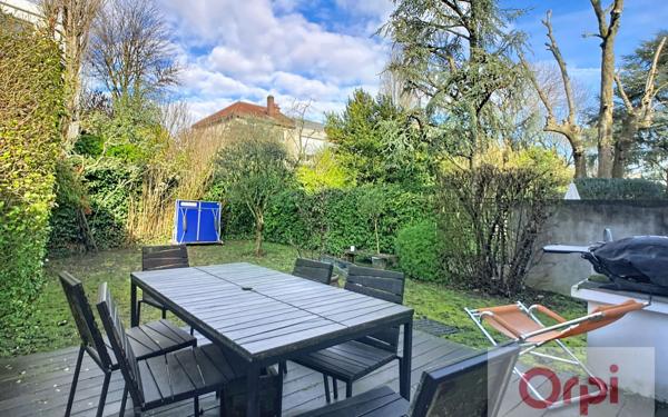 Maison à vendre    6 pièces • 174 m2 Issy-les-Moulineaux