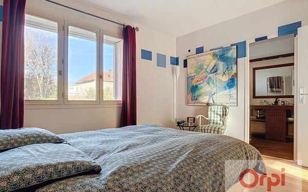 Maison à vendre    6 pièces • 174 m2 Issy-les-Moulineaux