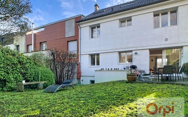 Maison à vendre    6 pièces • 174 m2 Issy-les-Moulineaux