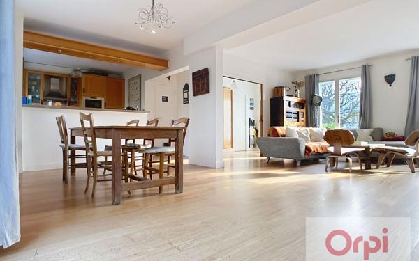 Maison à vendre    6 pièces • 174 m2 Issy-les-Moulineaux