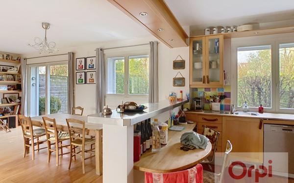 Maison à vendre    6 pièces • 174 m2 Issy-les-Moulineaux