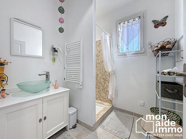 Maison de 5 chambres, garage, remise sur 2500 m2 de terrain clos