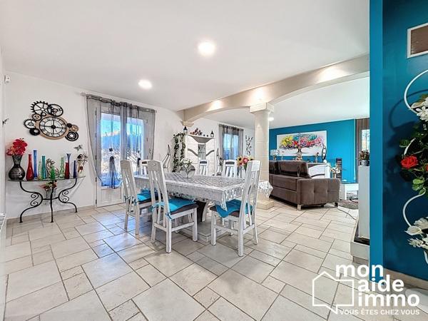 Maison de 5 chambres, garage, remise sur 2500 m2 de terrain clos