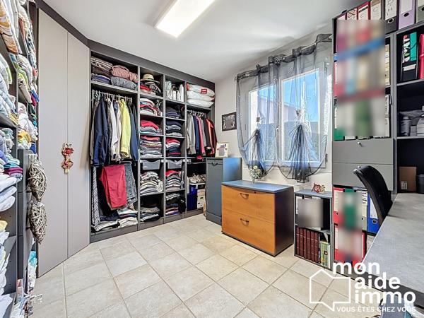 Maison de 5 chambres, garage, remise sur 2500 m2 de terrain clos