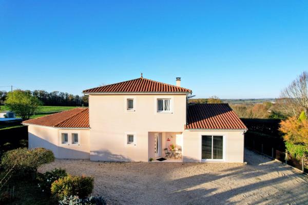 Maison de 5 chambres, garage, remise sur 2500 m2 de terrain clos