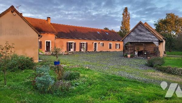 Maison rurale à vendre Précigné dans la Sarthe (72), comprenant :