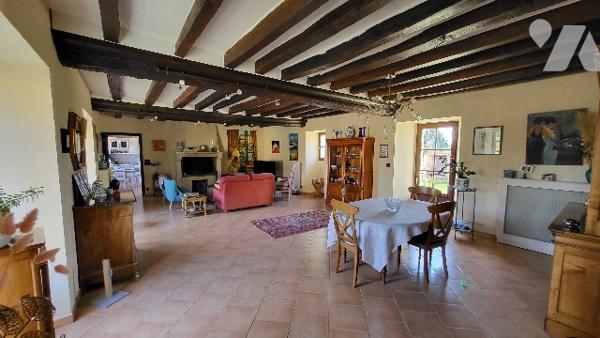 Maison rurale à vendre Précigné dans la Sarthe (72), comprenant :