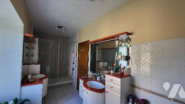 Maison rurale à vendre Précigné dans la Sarthe (72), comprenant :