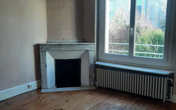 Maison à vendre    3 pièces •  Aussillon