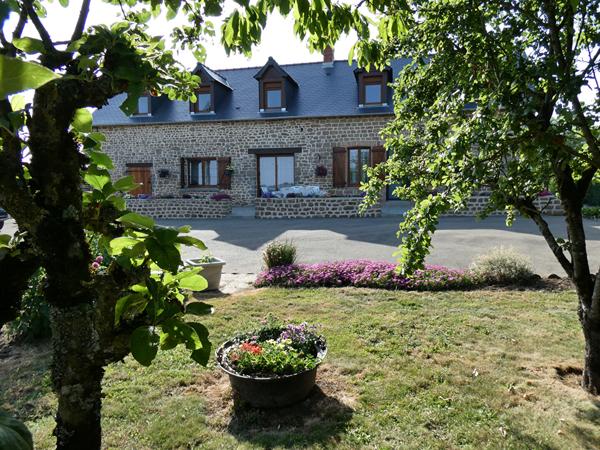 Maison à la campagne sans vis à vis avec un terrain clos. Lassay les châteaux Maison à la campagne sans vis à vis avec un terrain clos. Lassay les châteaux