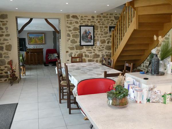 Maison à la campagne sans vis à vis avec un terrain clos. Lassay les châteaux Maison à la campagne sans vis à vis avec un terrain clos. Lassay les châteaux