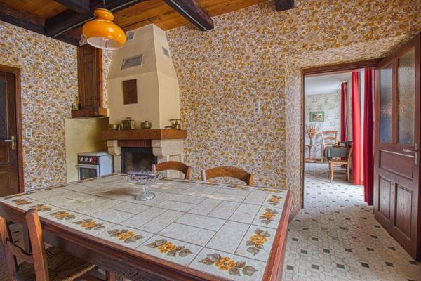 Maison de ville 100m2 à rénover à Plaisance centre, avec garage et cave.