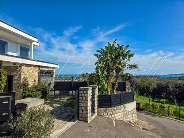 Appartement 4 pièces neuf vue mer piscine 137m2