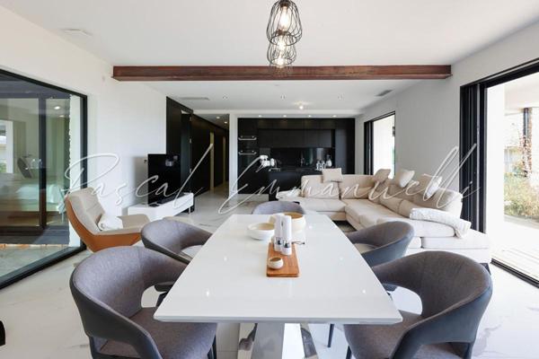 Appartement 4 pièces neuf vue mer piscine 137m2