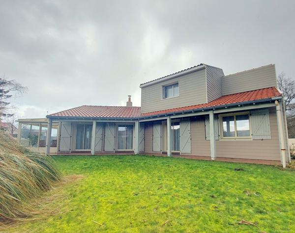 Maison traditionnelle proche centre à pieds - Saint Julien De Concelles