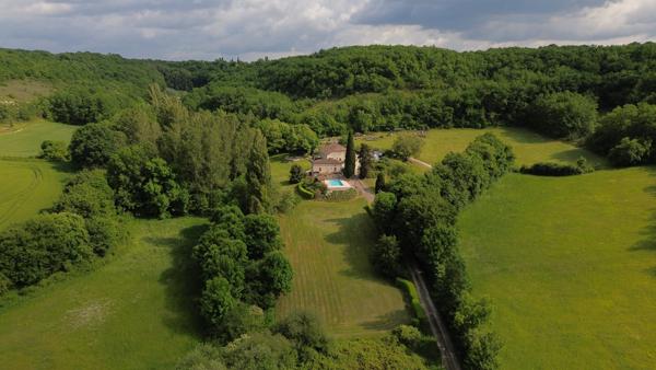 Montaigu-de-Quercy (82150) TARN ET GARONNE Montaigu de Quercy Grange rénovée et maison en pierre, piscine et 2.6 hectares