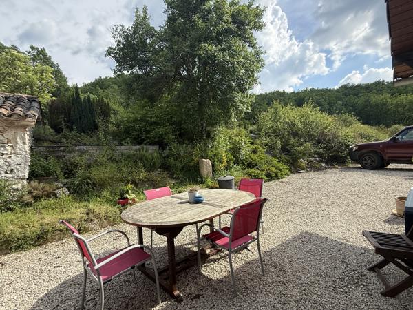 Montaigu-de-Quercy (82150) TARN ET GARONNE Montaigu de Quercy Grange rénovée et maison en pierre, piscine et 2.6 hectares