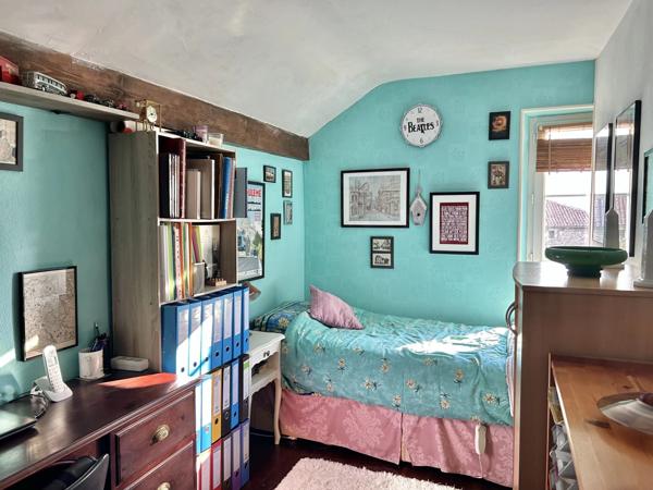 Café Opportunity with 3-Bedroom Accommodation and Garden