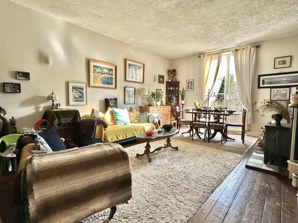 Café Opportunity with 3-Bedroom Accommodation and Garden