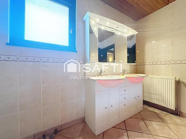 MAISON À RÉNOVER – 300 m² AU SOL – FORT POTENTIEL – 3 NIVEAUX – TERRAIN 1600 m² – SOUS-SOL COMPLET