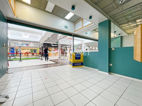 Location local commercial Cholet - 90 m² - 950 €/mois