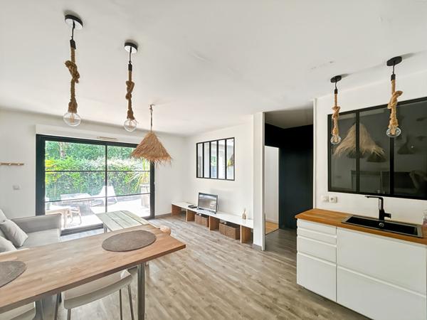 EYSINES  - 33320  - Appartement T2 de 44m² coup de coeur avec jardin privatif et place de parking en sous-sol - CALME