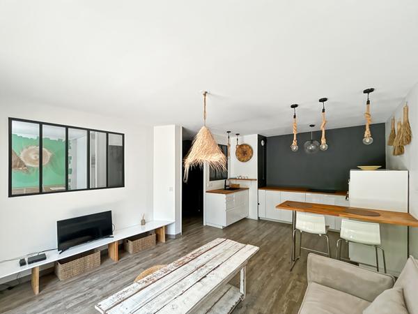 EYSINES  - 33320  - Appartement T2 de 44m² coup de coeur avec jardin privatif et place de parking en sous-sol - CALME