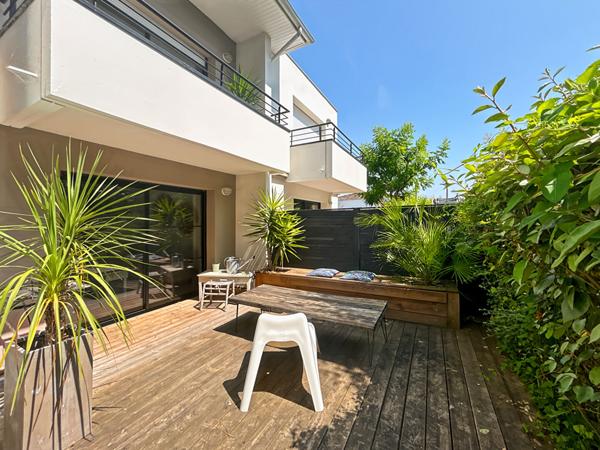 EYSINES  - 33320  - Appartement T2 de 44m² coup de coeur avec jardin privatif et place de parking en sous-sol - CALME