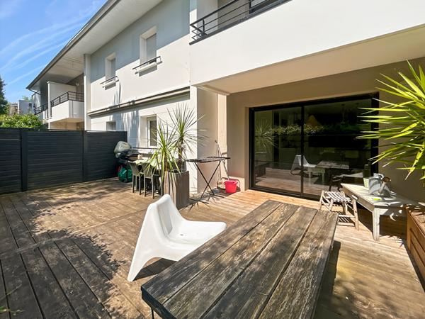 EYSINES  - 33320  - Appartement T2 de 44m² coup de coeur avec jardin privatif et place de parking en sous-sol - CALME