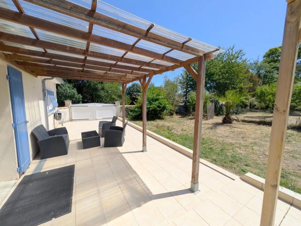 Deux maisons, piscine et terrain à 5 minutes de Jonzac et à moins d'une heure des plages et de Bordeaux