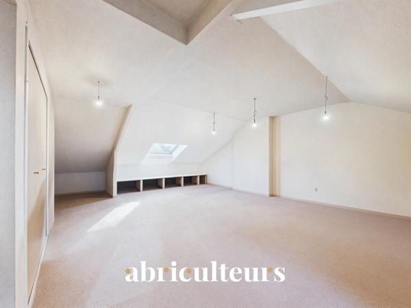 Maison aux beaux volumes Avenue Privée Jardin Garage double et places de parking en vente à Nantes (44000)