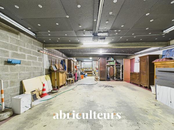 Maison aux beaux volumes Avenue Privée Jardin Garage double et places de parking en vente à Nantes (44000)