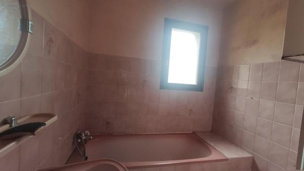 Maison individuelle à vendre à Saint-Thuriau dans le Morbihan (56300), ref : 065/1851   
bourg