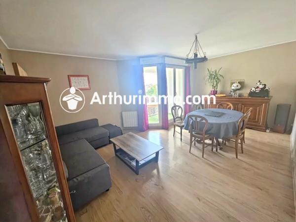 Vente                                                      Appartement
                        
                     3 pièces                      66 m2                     à Savigny-le-Temple