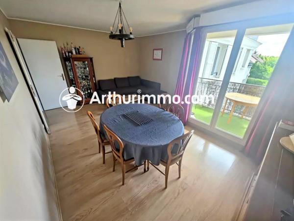 Vente                                                      Appartement
                        
                     3 pièces                      66 m2                     à Savigny-le-Temple