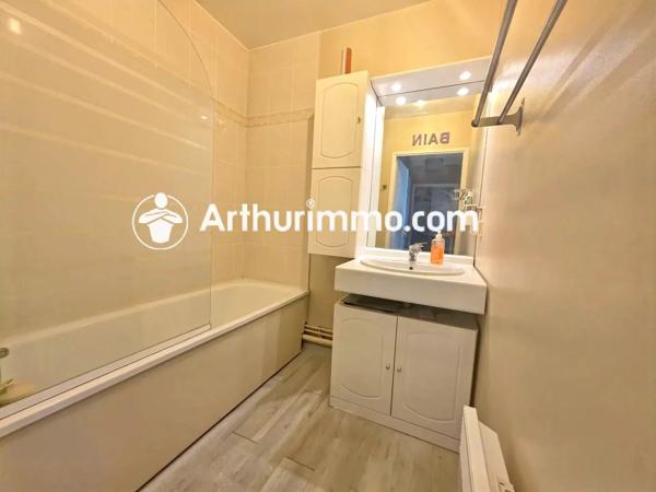 Vente                                                      Appartement
                        
                     3 pièces                      66 m2                     à Savigny-le-Temple